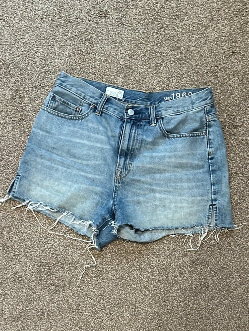 Gap 1969 High Rise Cut Off Denim Shorts Size 29 Light Wash Raw Hem